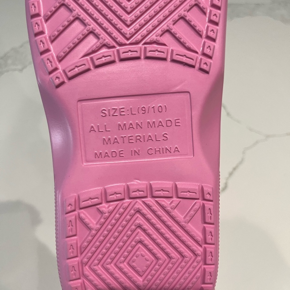 Women’s Large 9/10 Pink Clog Sandals with Bead Strap - Picture 7 of 7